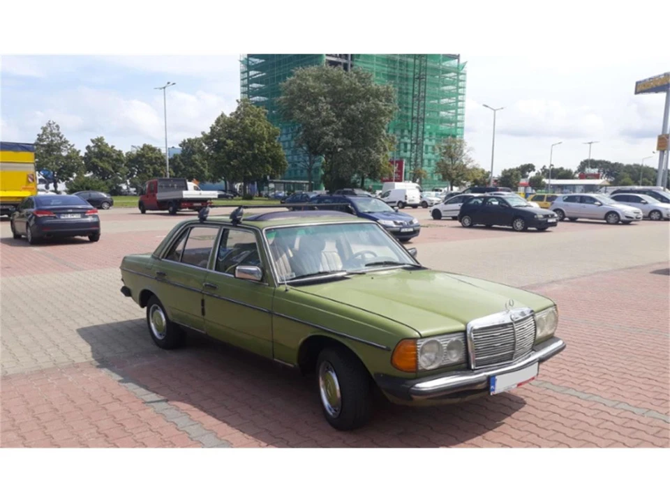 1980 Mercedes-Benz W123 Sedan - Image 4 of 8