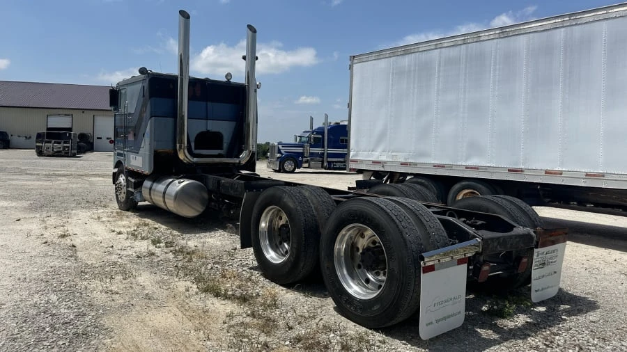 1980 Peterbilt - Image 2 of 10
