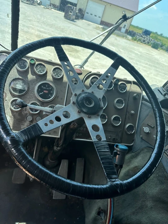 1980 Peterbilt - Image 9 of 10