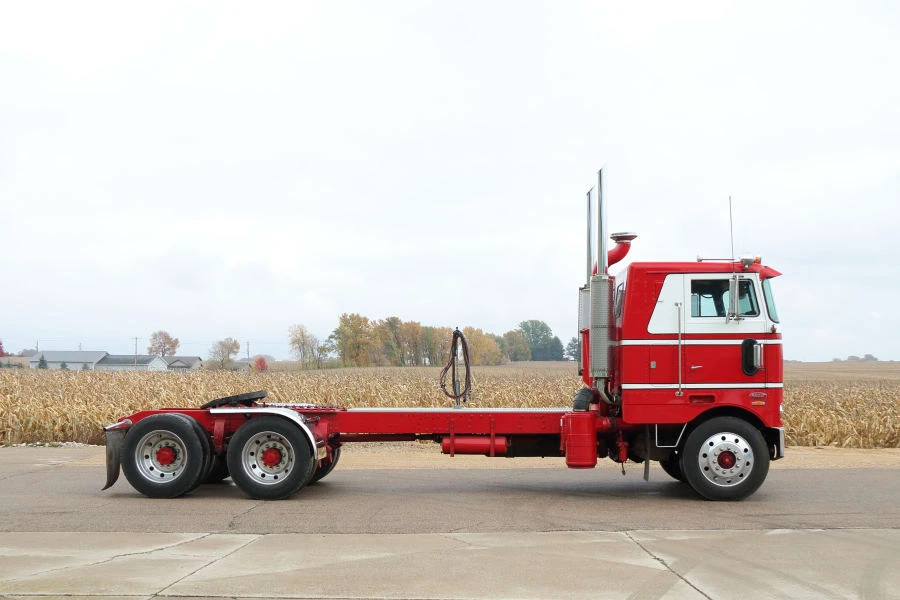1980 Peterbilt - Image 2 of 31