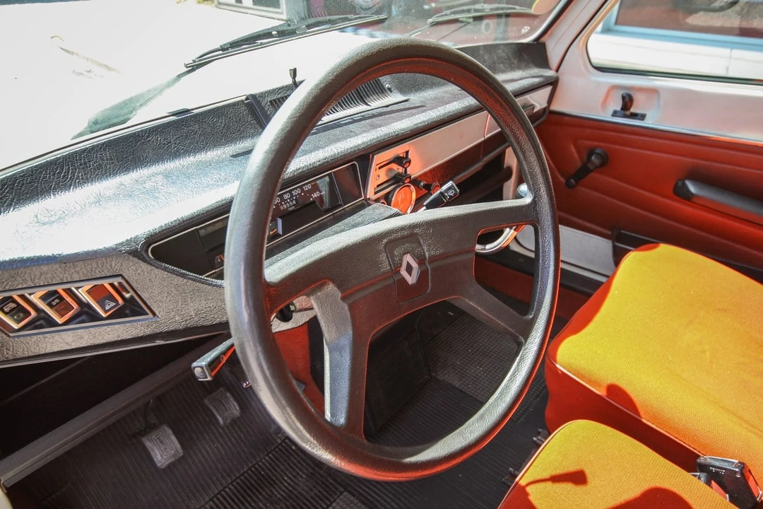 1980 Renault - Image 10 of 31