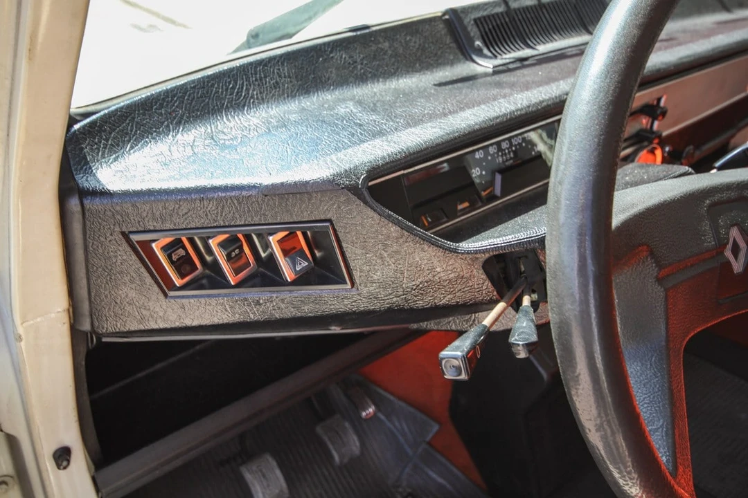 1980 Renault - Image 11 of 31