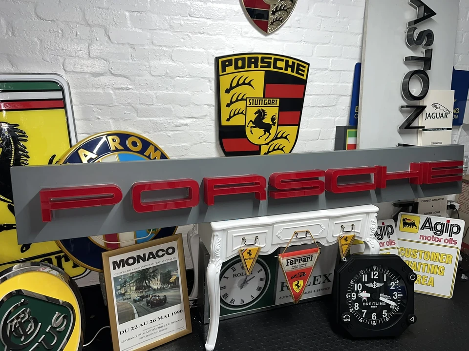 Porsche - Image 23 of 31