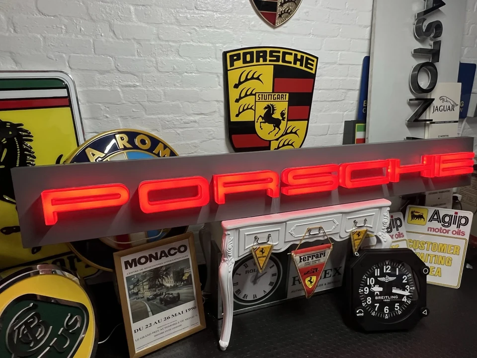 Porsche - Image 24 of 31