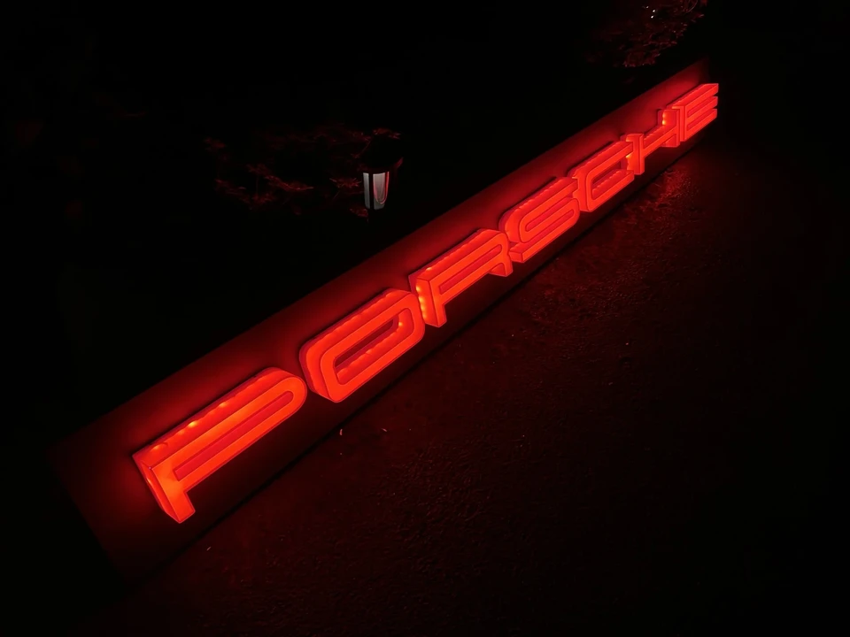 Porsche - Image 19 of 31