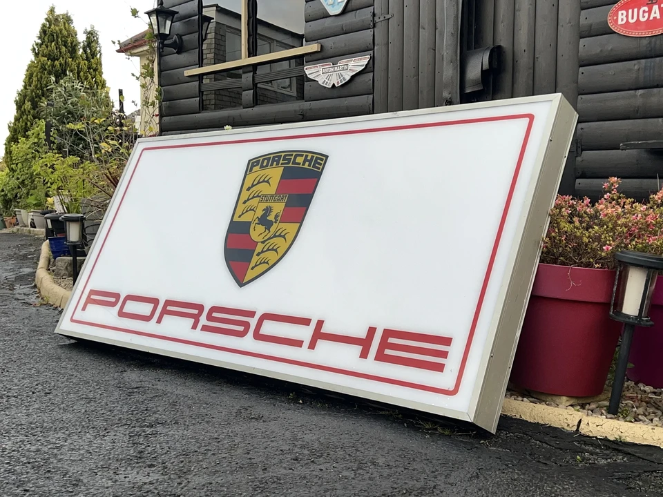 Porsche - Image 7 of 20
