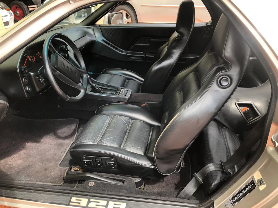 1981 Porsche 928 - Image 2 of 10