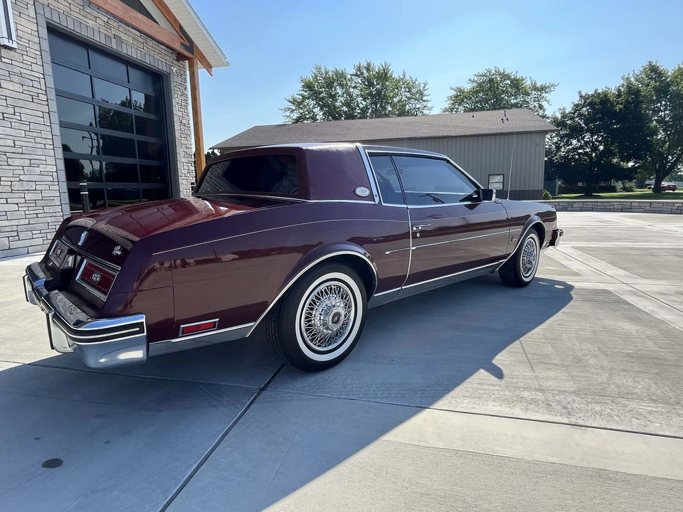 1981 Buick Riviera 4th-7th Gen - Image 13 of 31