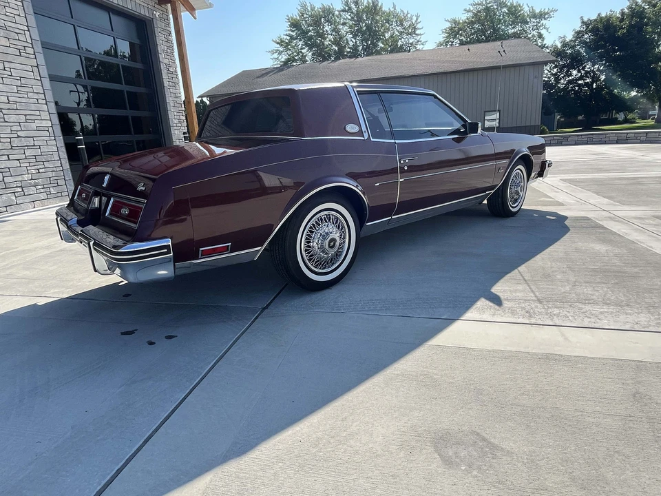 1981 Buick Riviera 4th-7th Gen - Image 9 of 31