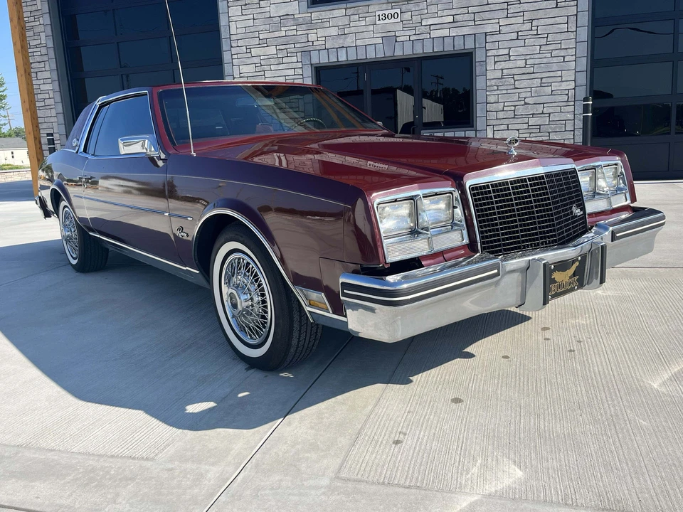 1981 Buick Riviera 4th-7th Gen - Image 10 of 31