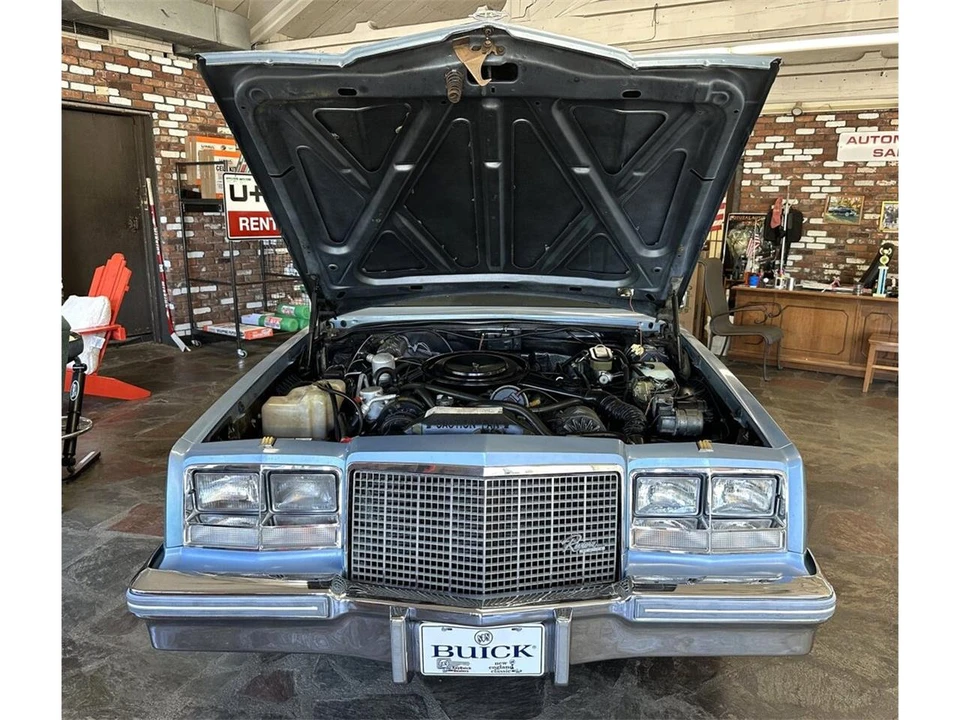 1981 Buick Riviera 4th-7th Gen - Image 8 of 31