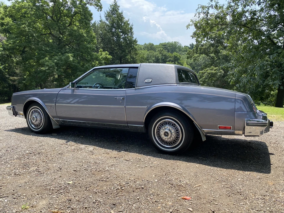 1981 Buick Riviera 4th-7th Gen - Image 25 of 31