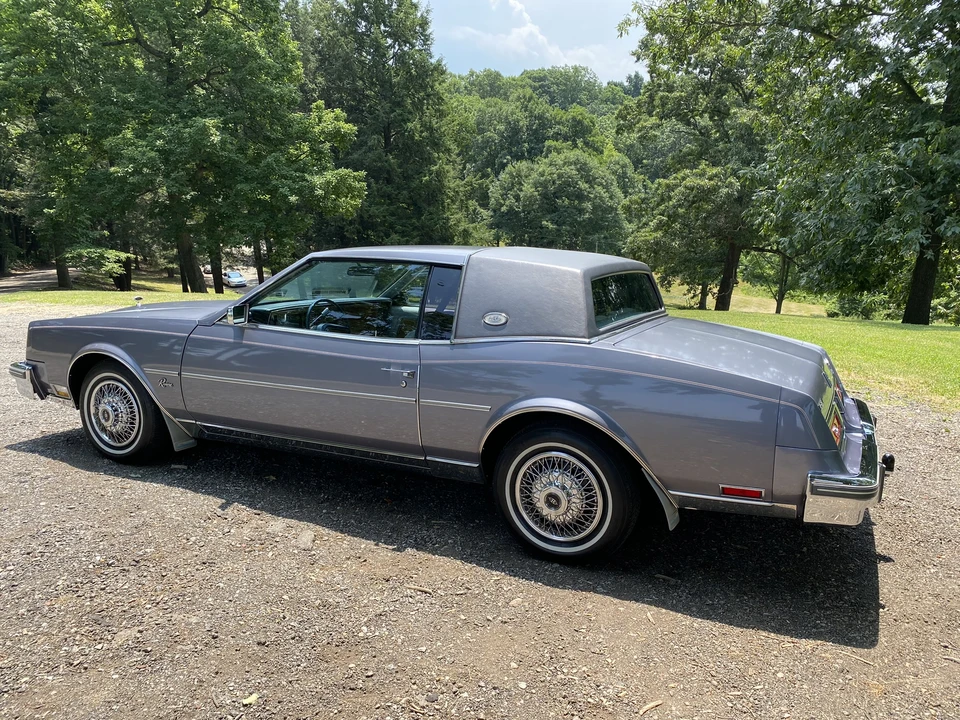 1981 Buick Riviera 4th-7th Gen - Image 24 of 31