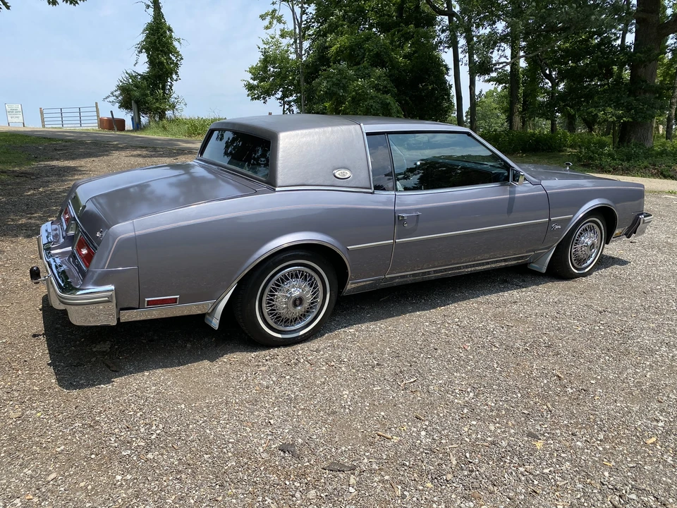 1981 Buick Riviera 4th-7th Gen - Image 12 of 31