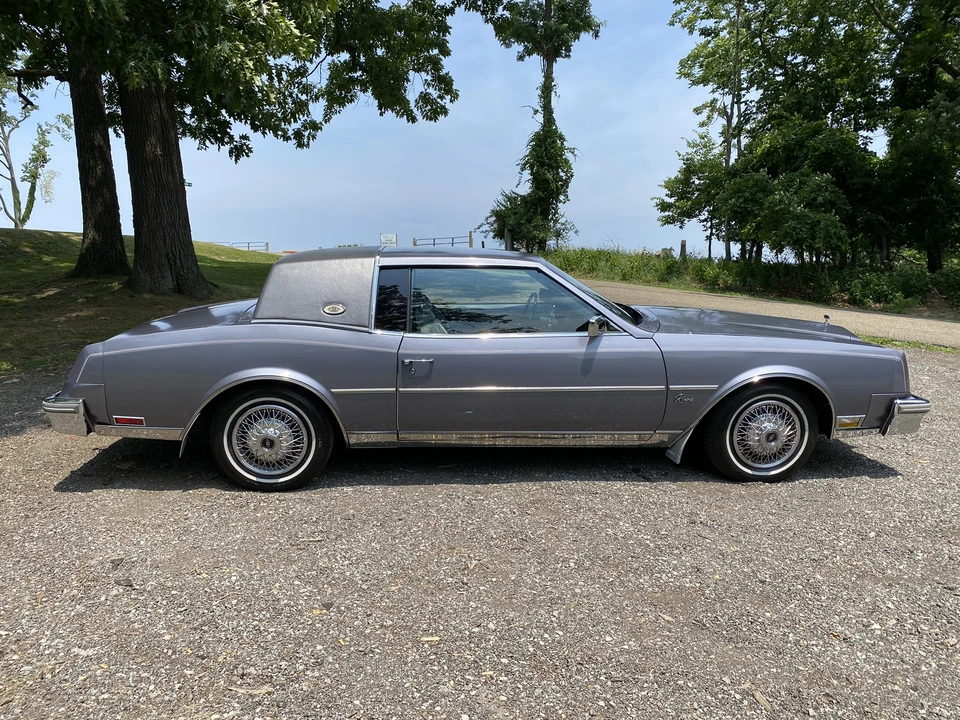 1981 Buick Riviera 4th-7th Gen - Image 9 of 31