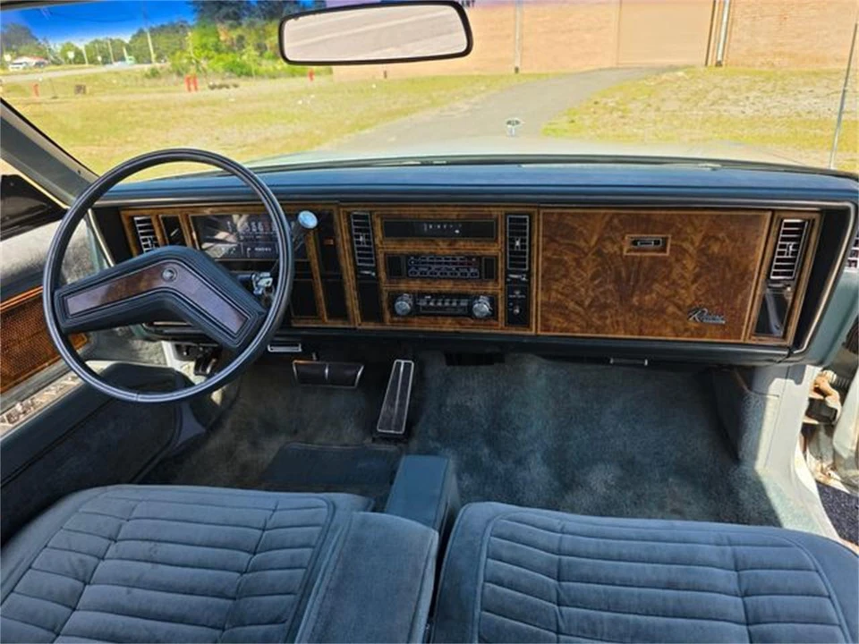 1981 Buick Riviera 4th-7th Gen - Image 30 of 31