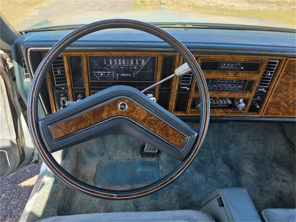 1981 Buick Riviera 4th-7th Gen - Image 16 of 31
