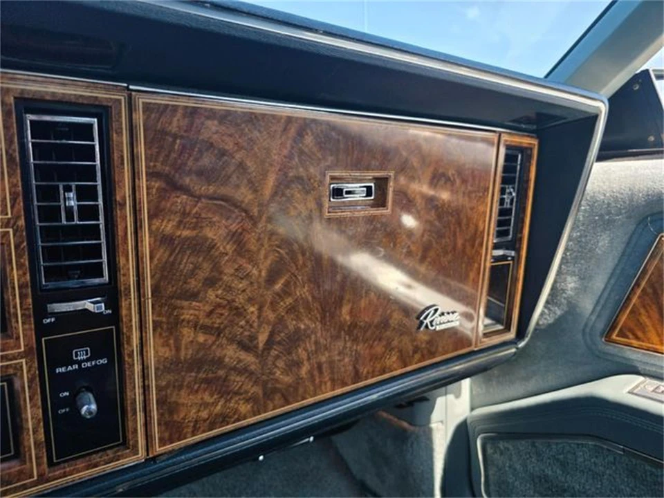 1981 Buick Riviera 4th-7th Gen - Image 20 of 31