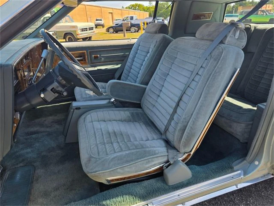 1981 Buick Riviera 4th-7th Gen - Image 24 of 31