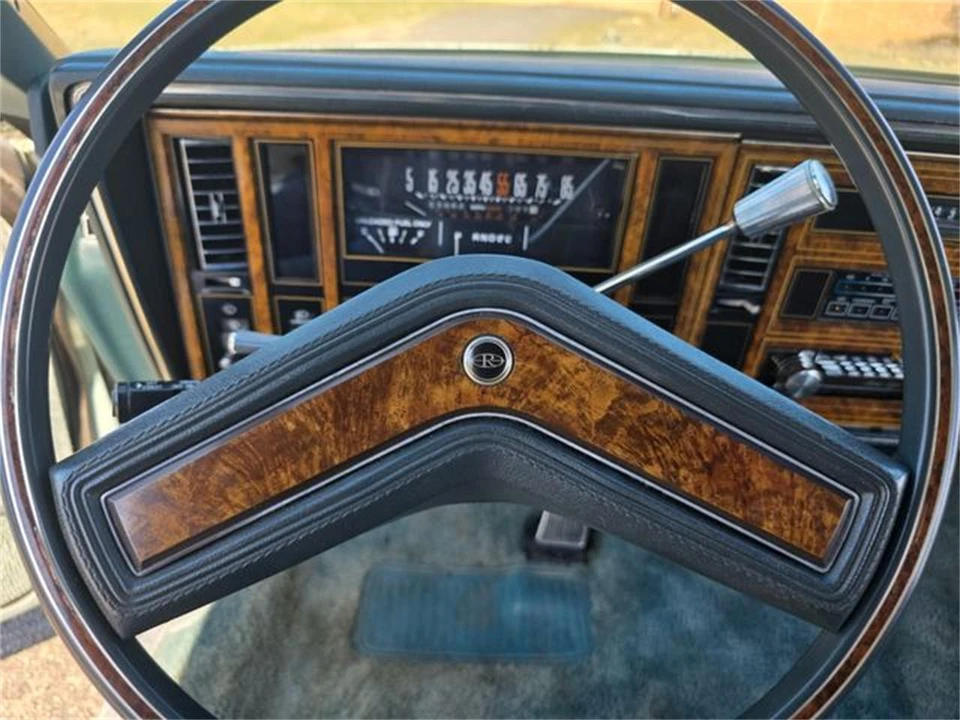 1981 Buick Riviera 4th-7th Gen - Image 17 of 31