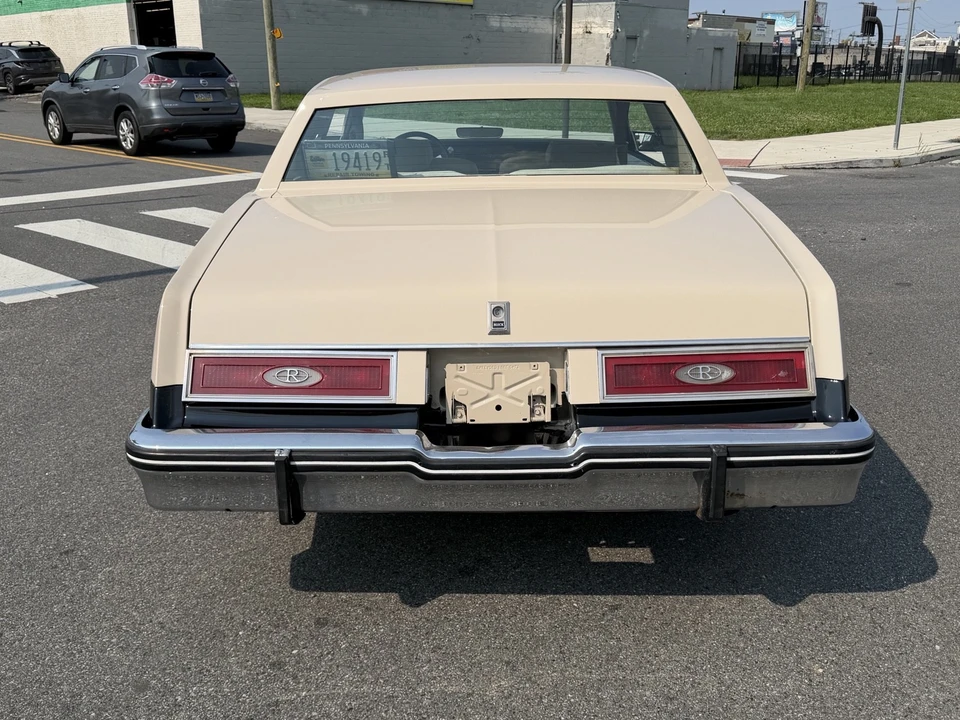 1981 Buick Riviera 4th-7th Gen - Image 2 of 18
