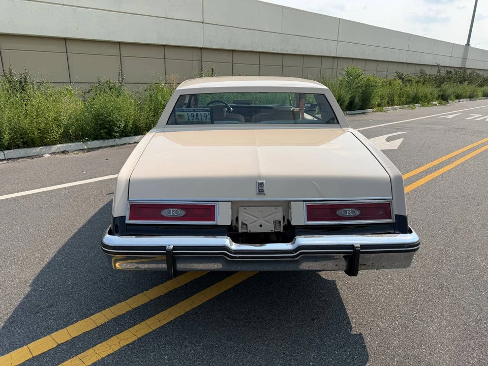 1981 Buick Riviera 4th-7th Gen - Image 3 of 17