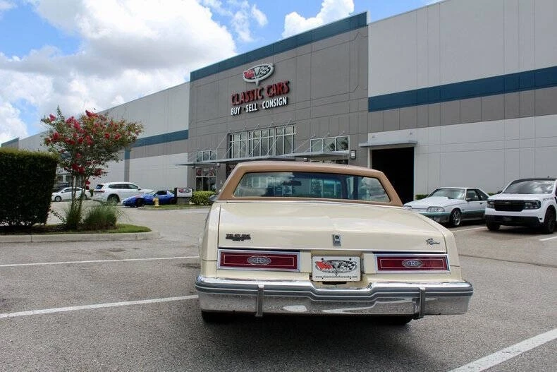 1981 Buick Riviera 4th-7th Gen - Image 13 of 21