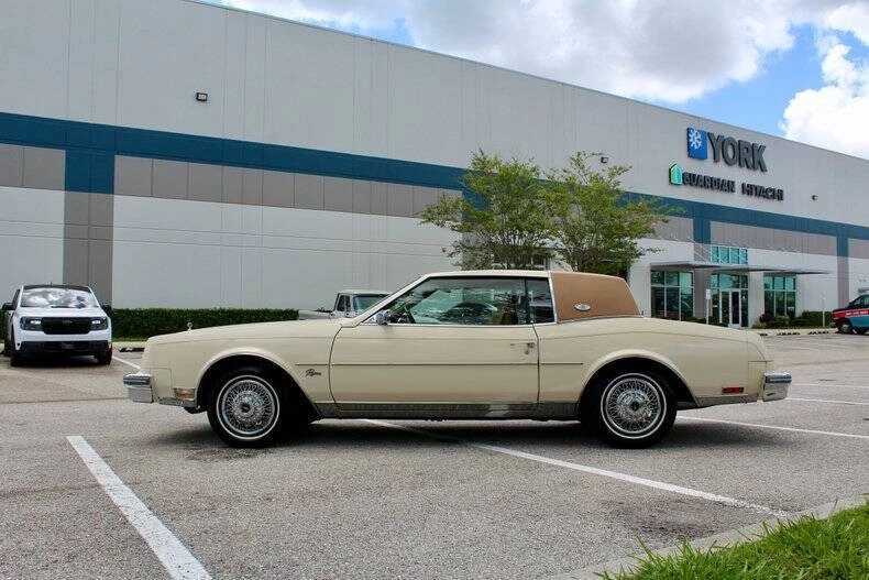1981 Buick Riviera 4th-7th Gen - Image 10 of 21