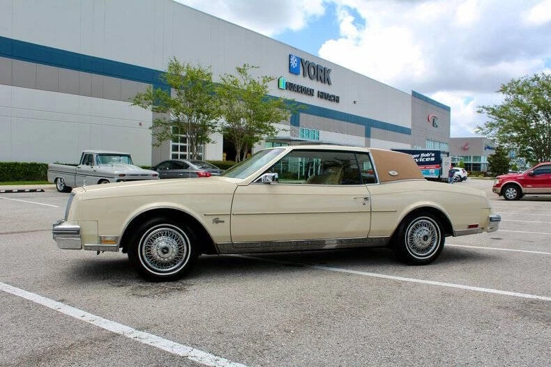 1981 Buick Riviera 4th-7th Gen - Image 9 of 12
