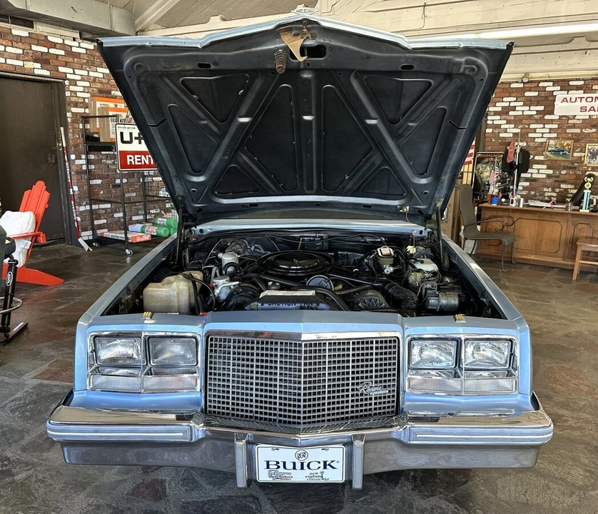 1981 Buick Riviera 4th-7th Gen - Image 9 of 31