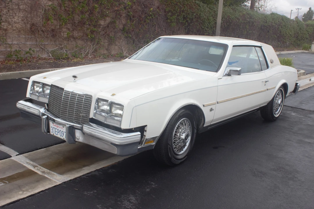 1981 Buick Riviera 4th-7th Gen - Image 4 of 31