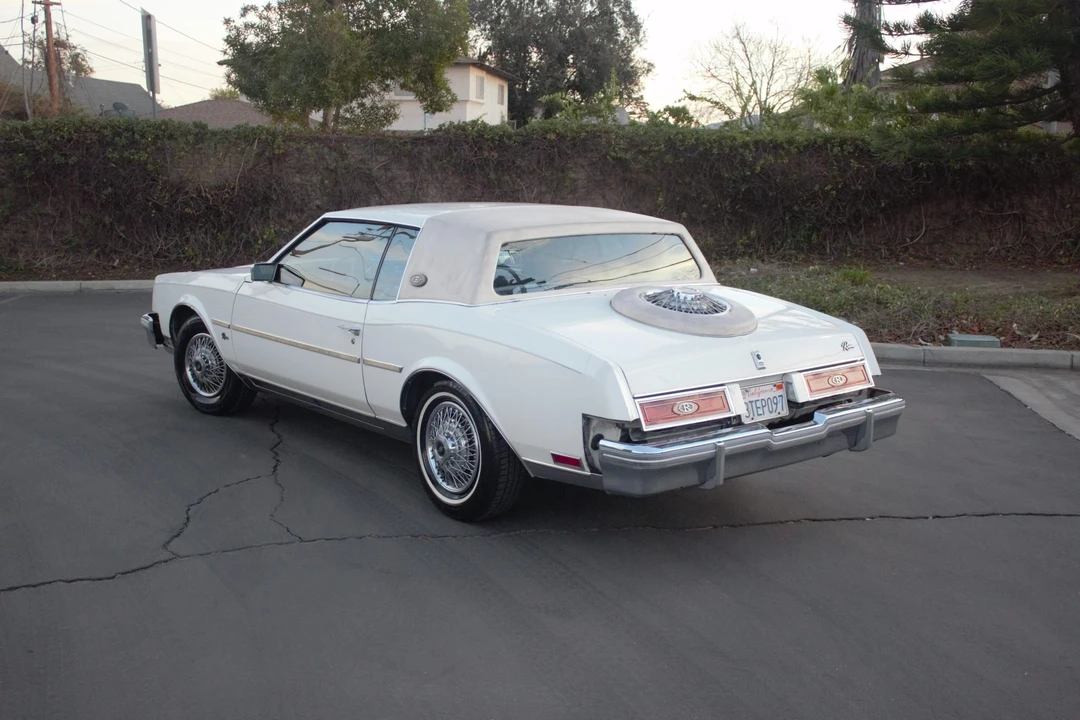 1981 Buick Riviera 4th-7th Gen - Image 10 of 31