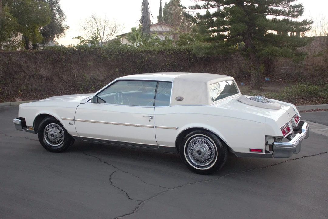 1981 Buick Riviera 4th-7th Gen - Image 9 of 31