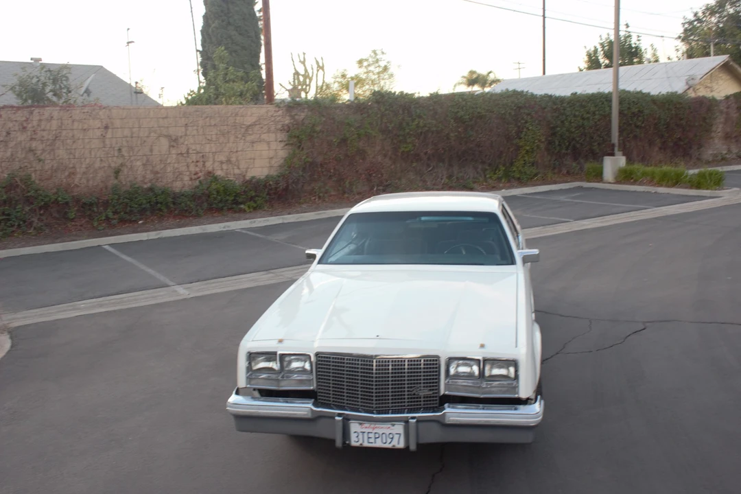 1981 Buick Riviera 4th-7th Gen - Image 25 of 31