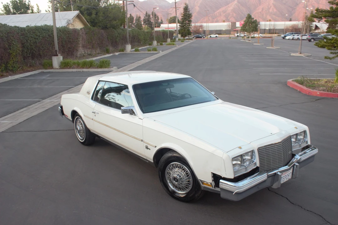 1981 Buick Riviera 4th-7th Gen - Image 24 of 31