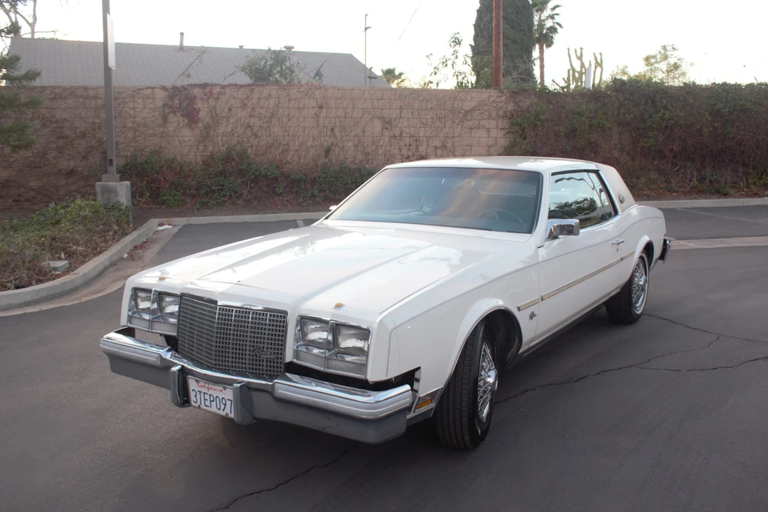 1981 Buick Riviera 4th-7th Gen - Image 2 of 31