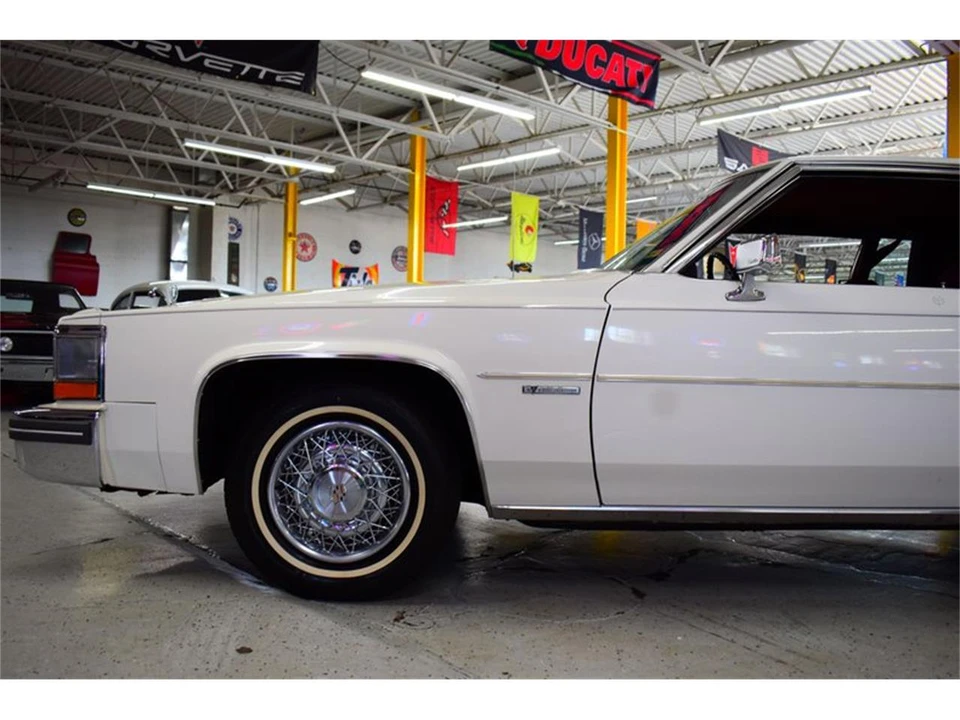 1981 Cadillac DeVille 5th Gen - Image 21 of 31