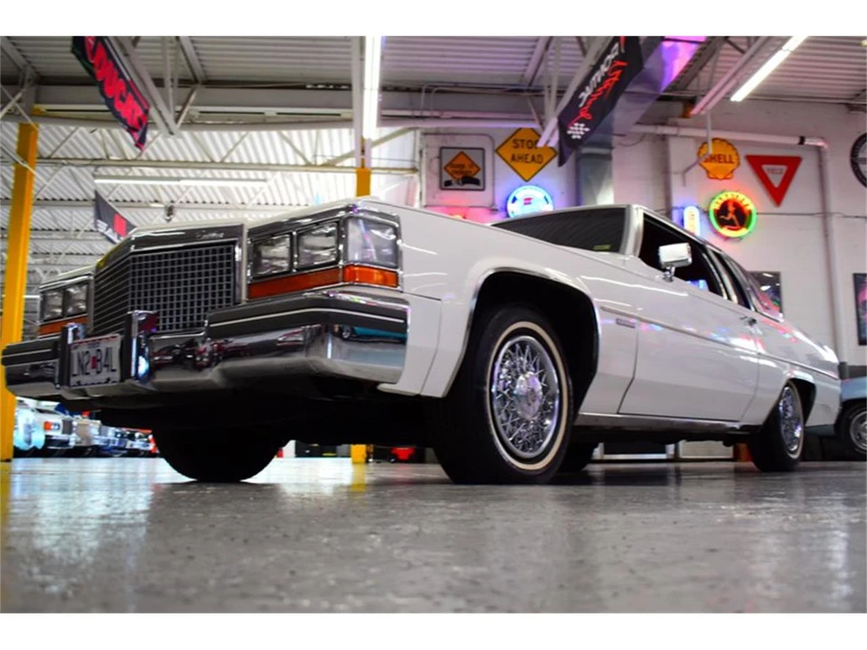 1981 Cadillac DeVille 5th Gen - Image 25 of 31