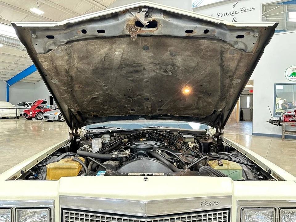 1981 Cadillac DeVille 6th Gen - Image 11 of 21