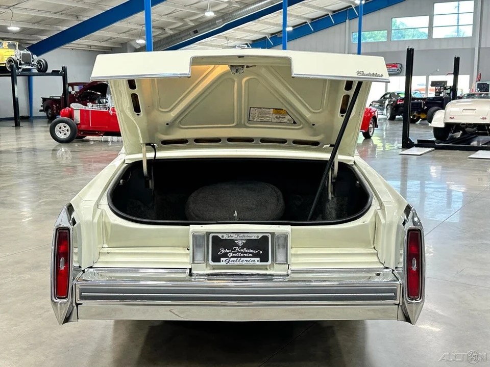 1981 Cadillac DeVille 6th Gen - Image 16 of 21