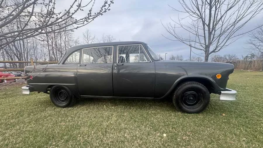 1981 Checker - Image 2 of 18