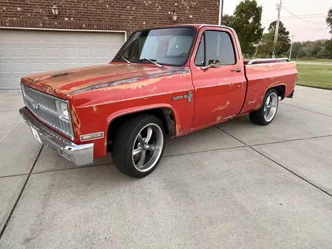 1981 Chevrolet C10 Custom Deluxe Square Body Short Wheel Base