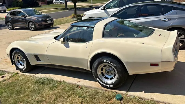 1981 Chevrolet Corvette Stingray Coupe 2D