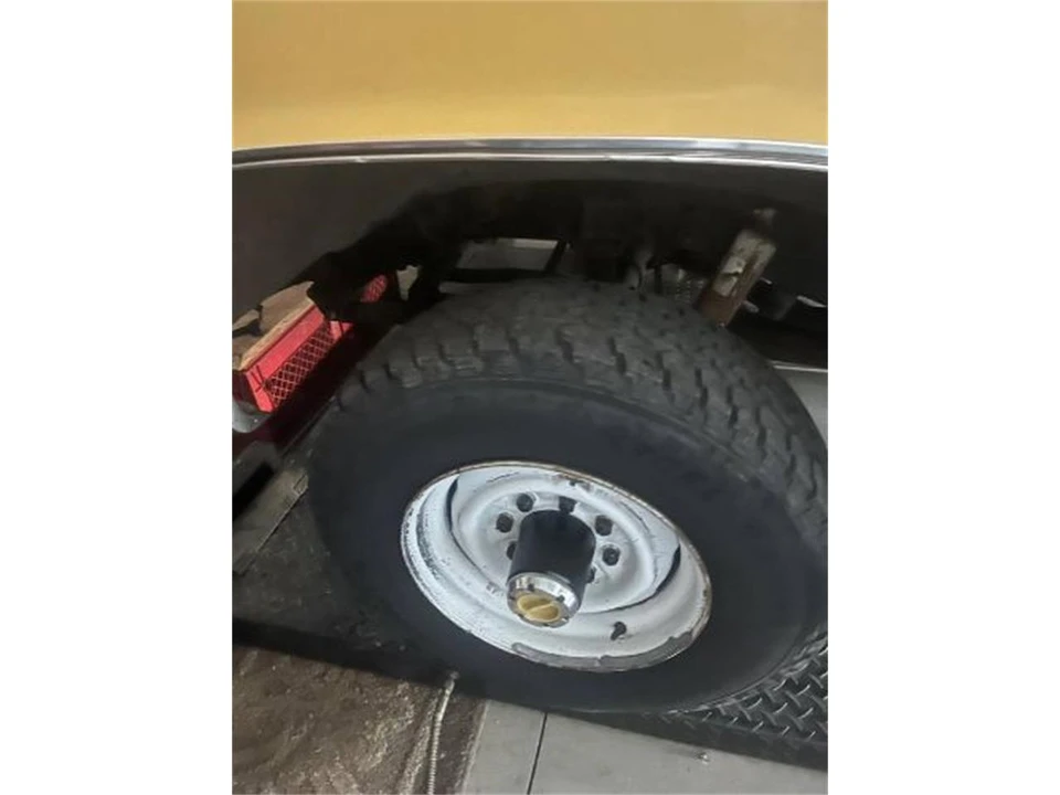 1981 Chevrolet Silverado - Image 16 of 17