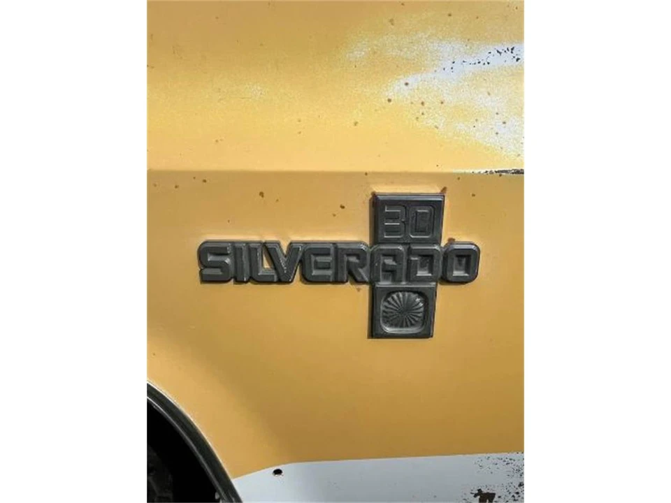 1981 Chevrolet Silverado - Image 13 of 17