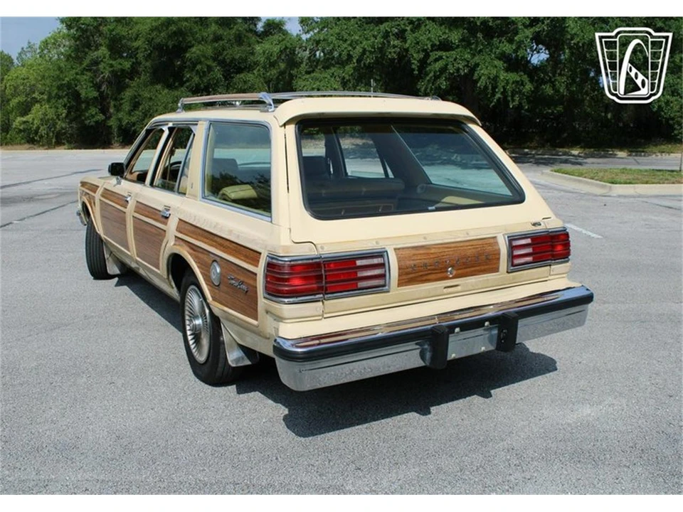 1981 Chrysler LeBaron - Image 16 of 31