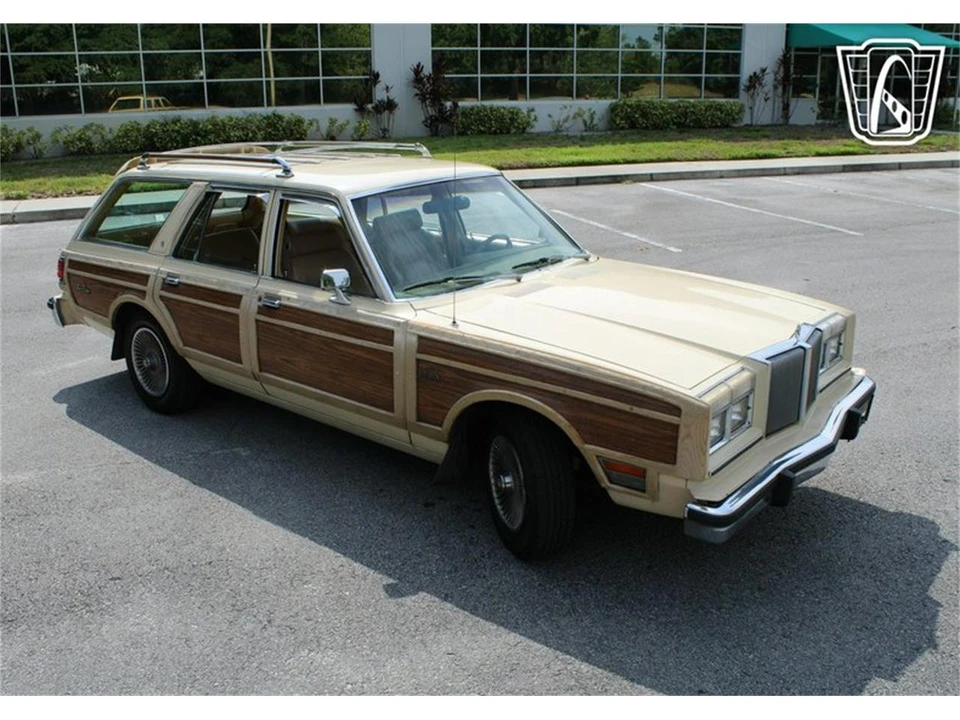 1981 Chrysler LeBaron - Image 23 of 31