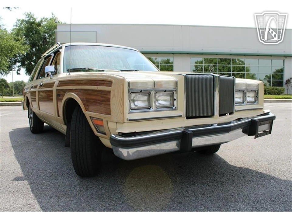 1981 Chrysler LeBaron - Image 24 of 31