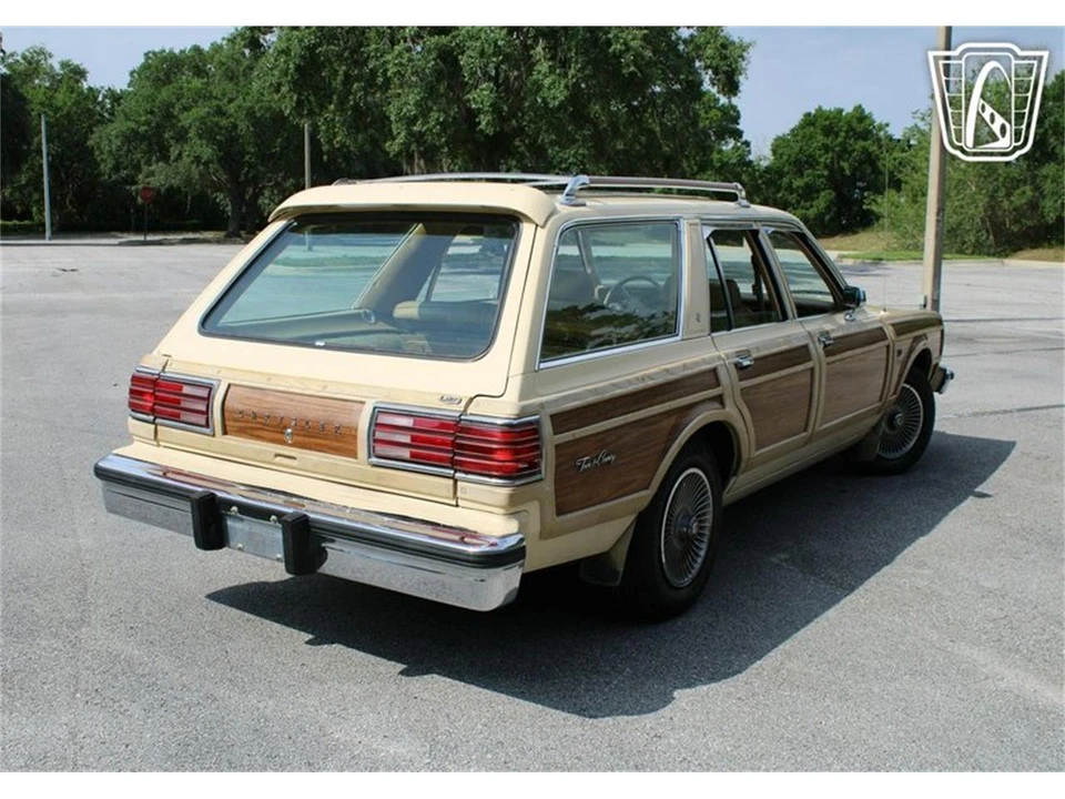1981 Chrysler LeBaron - Image 19 of 31