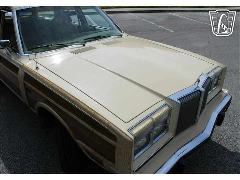 1981 Chrysler LeBaron - Image 29 of 31